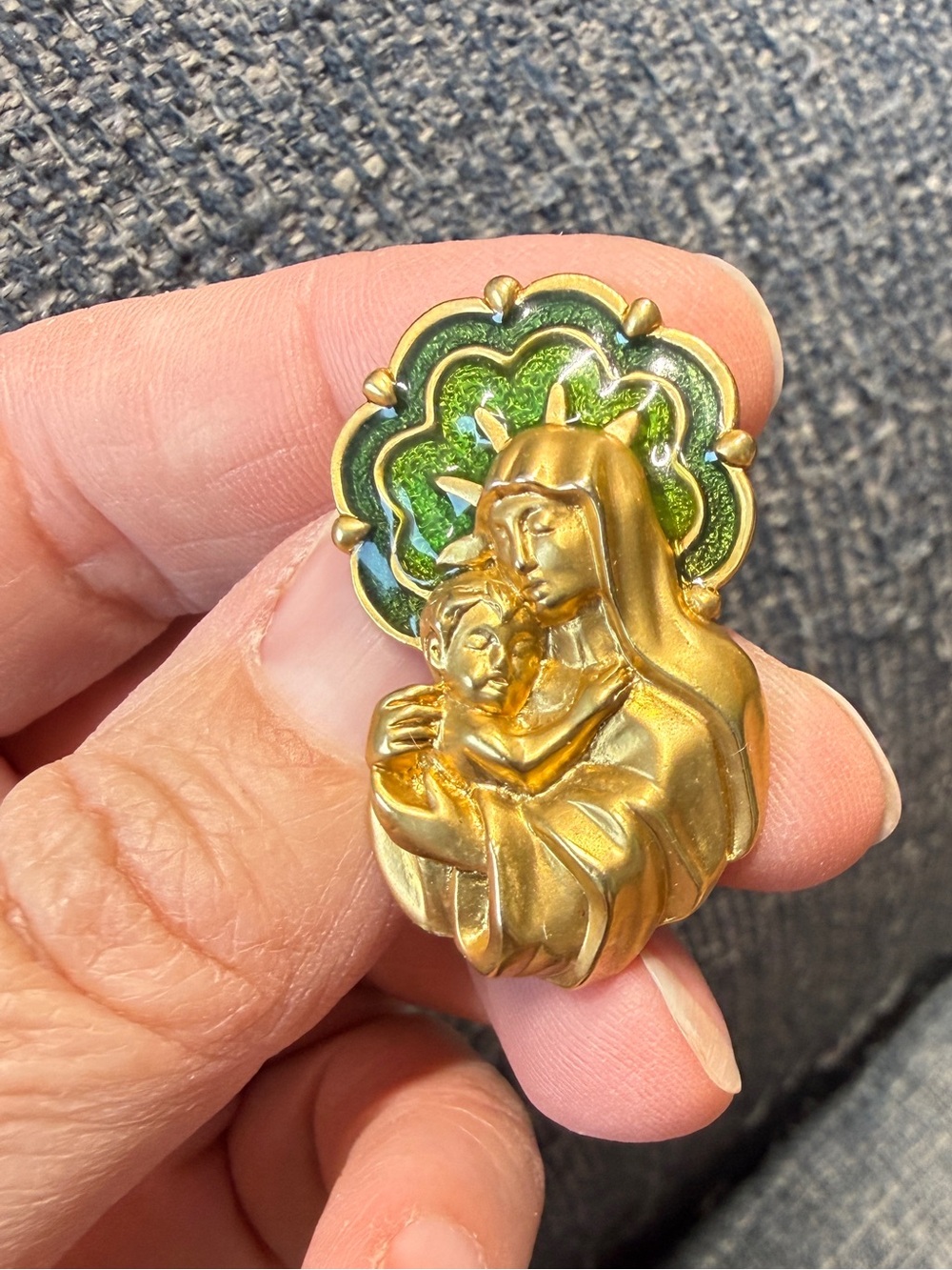Vintage 1992 Avon Madonna & Child Pin Green Enamel Gold Tone Religious Brooch